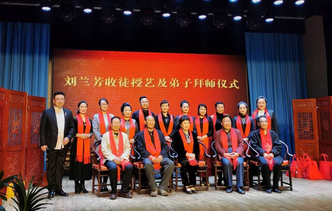 bee6dc19272340cf8070261c62ddbd1e.jpg bee6dc19272340cf8070261c62ddbd1e.jpg