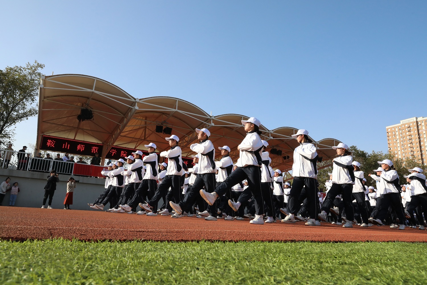 2f17fda6de844940a5af2035955d4f43.jpg 2f17fda6de844940a5af2035955d4f43.jpg